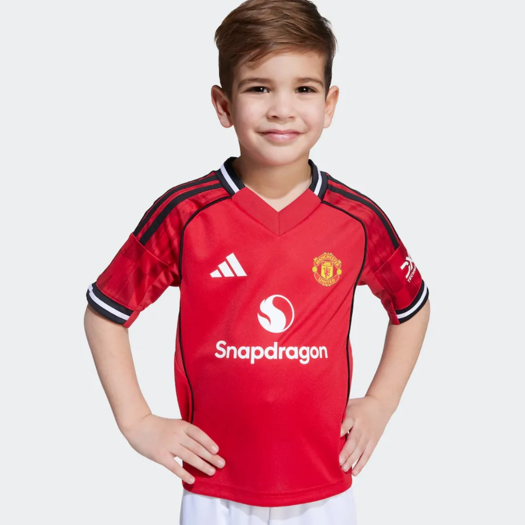 Manchester United Kids Home Kit - Image 4