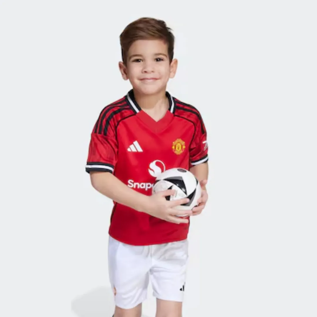 Manchester United Kids Home Kit - Image 5