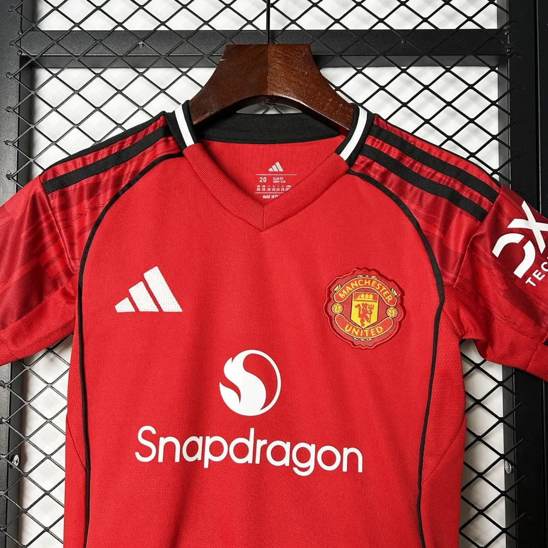 Manchester United Kids Home Kit - Image 9