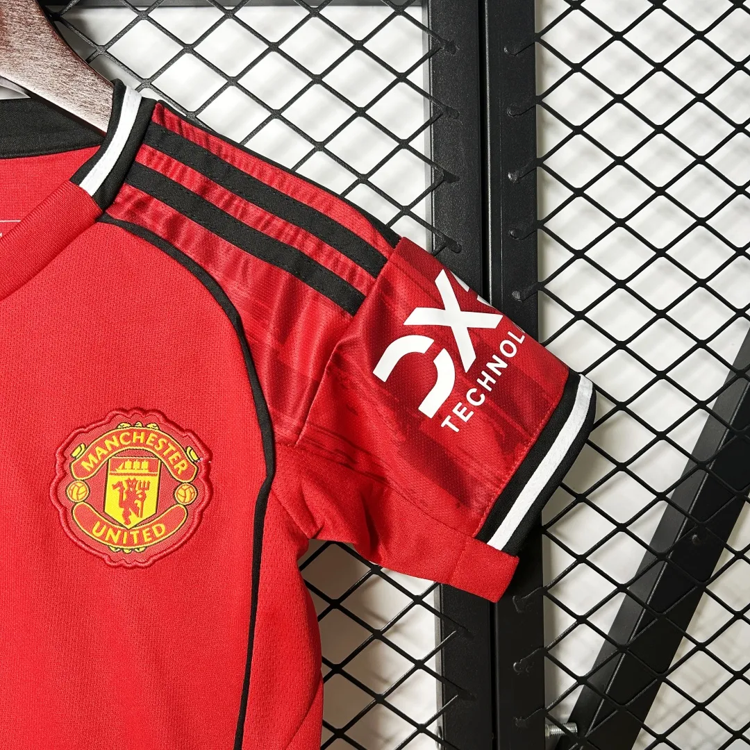 Manchester United Kids Home Kit - Image 12