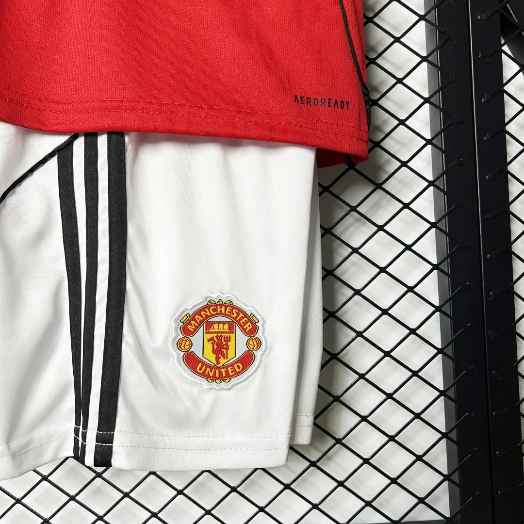 Manchester United Kids Home Kit - Image 13