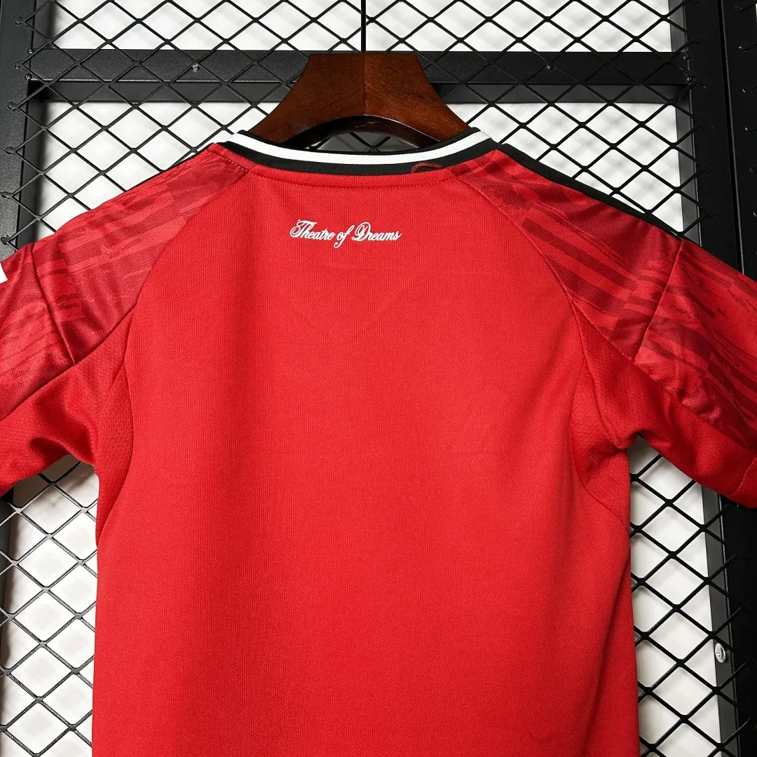 Manchester United Kids Home Kit - Image 14