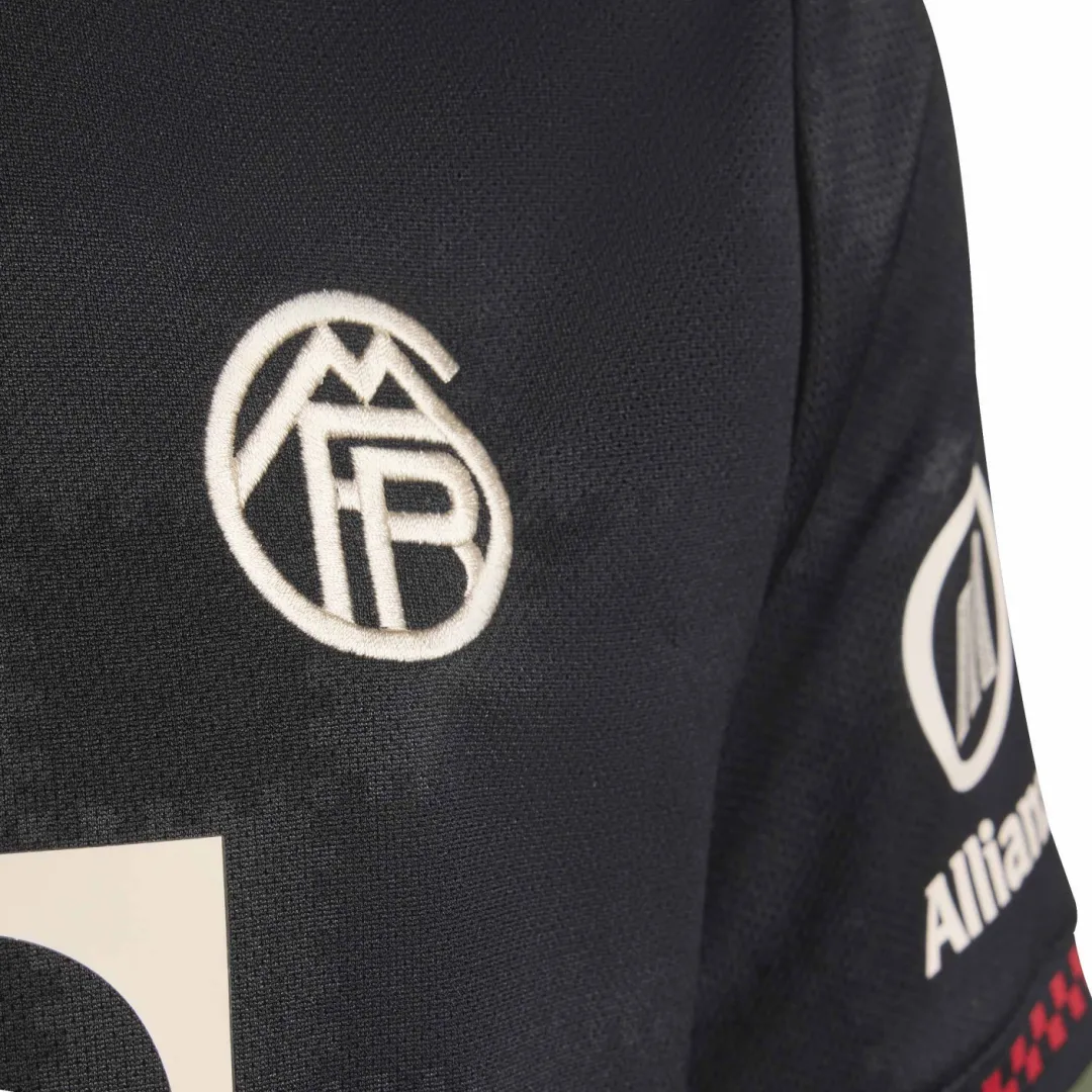 Adidas Bayern Kit - Image 3