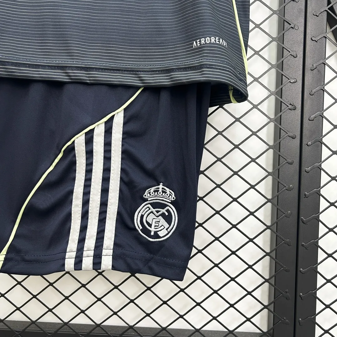 Real Madrid Kids Soccer Kit - Image 7