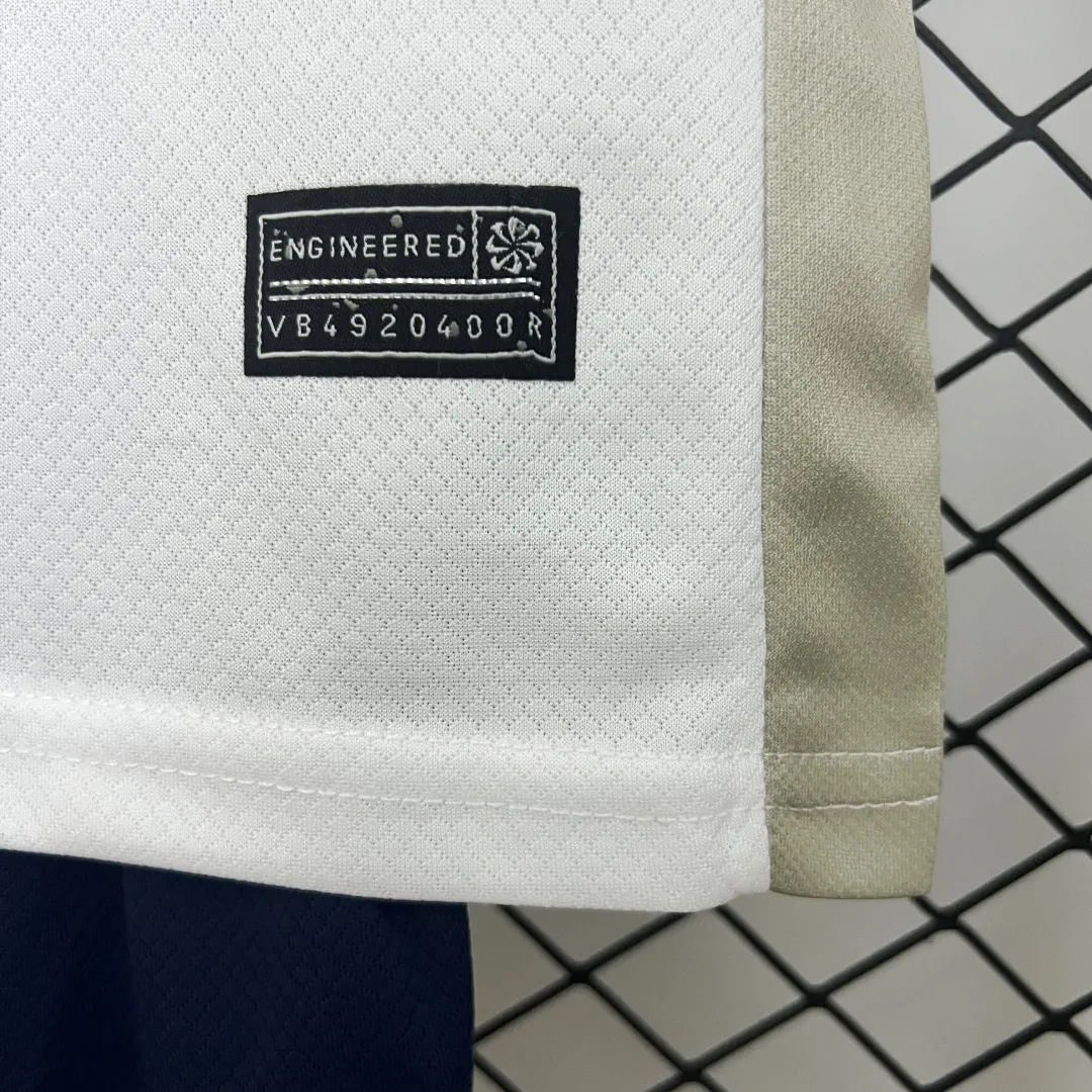 Tottenham Kids Soccer Kit - Image 3