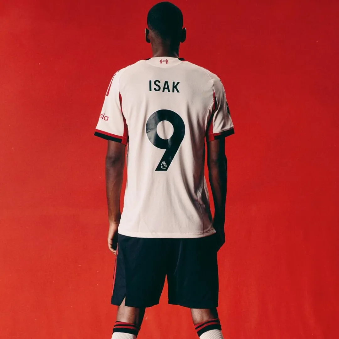 Liverpool Isak 9 Away Jersey - Image 4