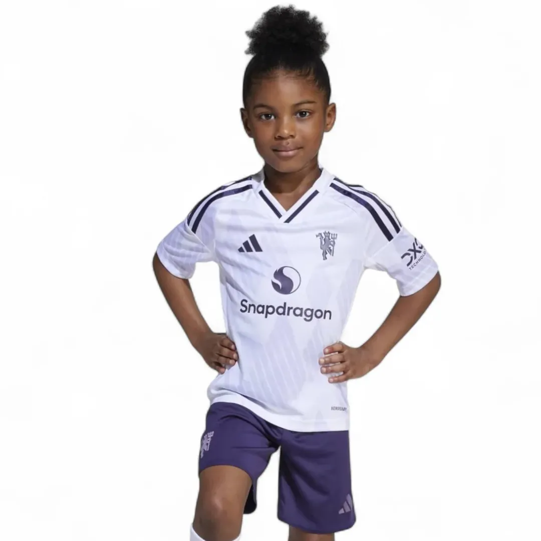 Manchester United Kids Away Kit - Image 3