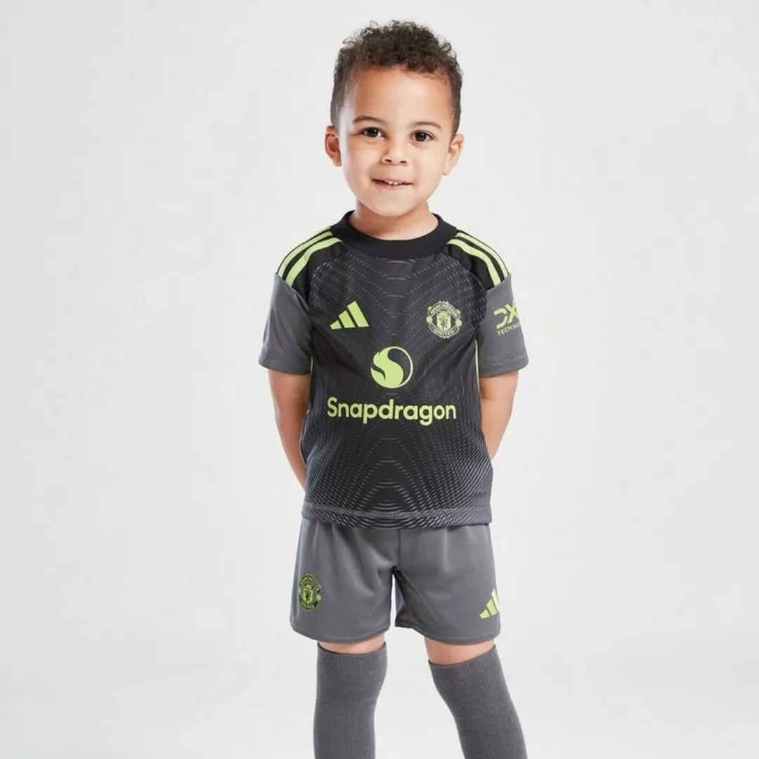 Manchester United Kids Soccer Kit - Image 3