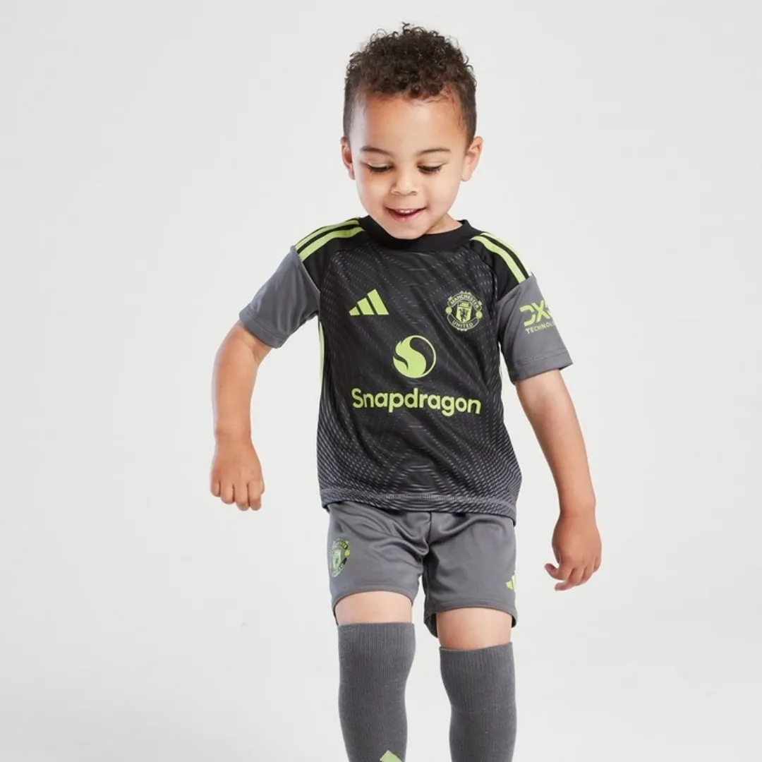 Manchester United Kids Soccer Kit - Image 5