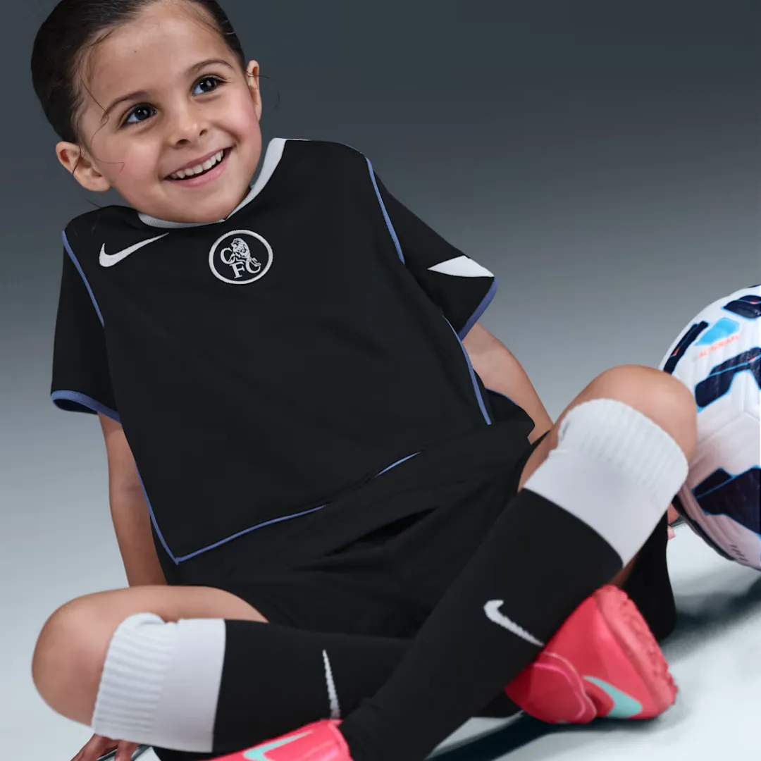 Nike Kids Chelsea Football Kit - Image 5