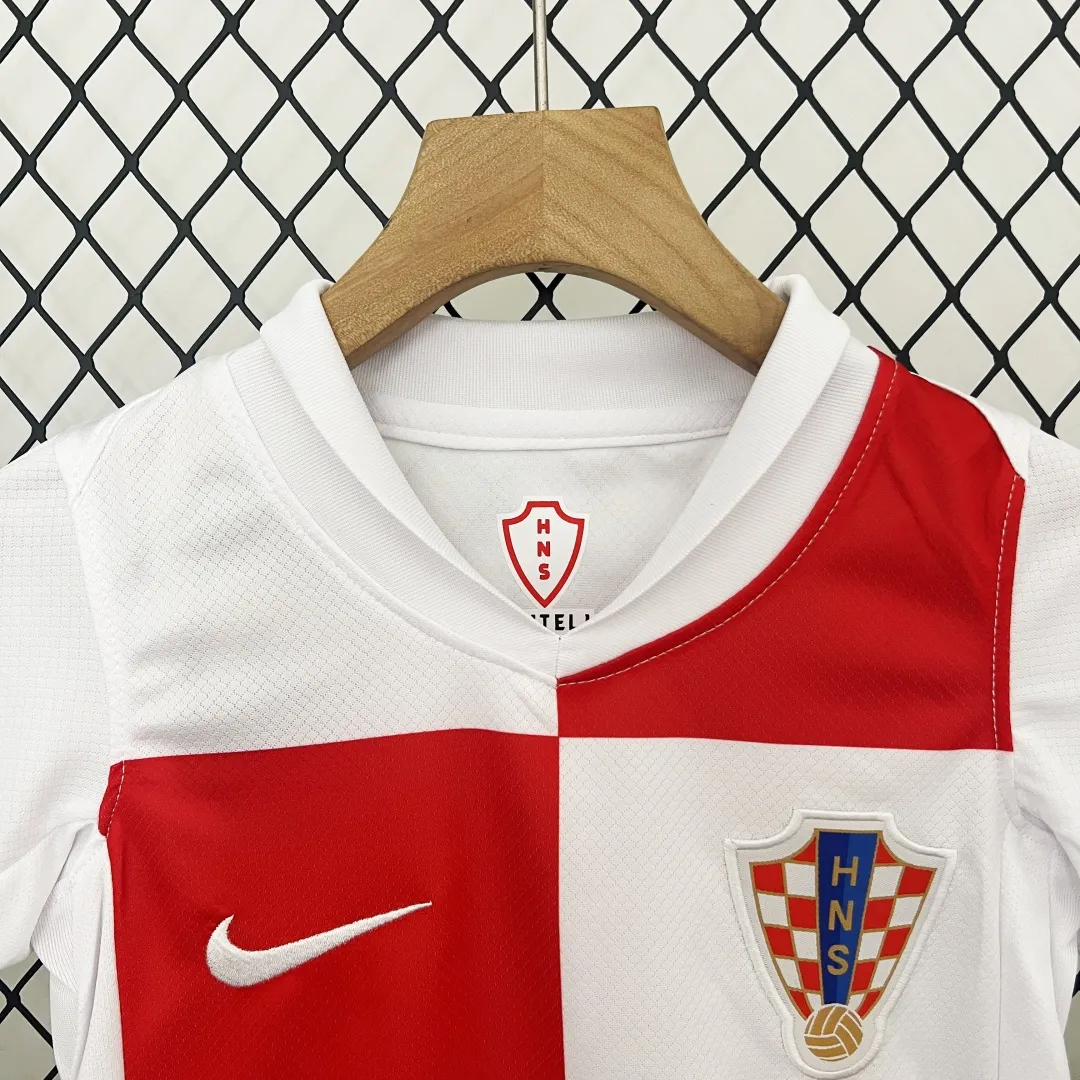Nike Kids Croatia Soccer Kit - Image 3