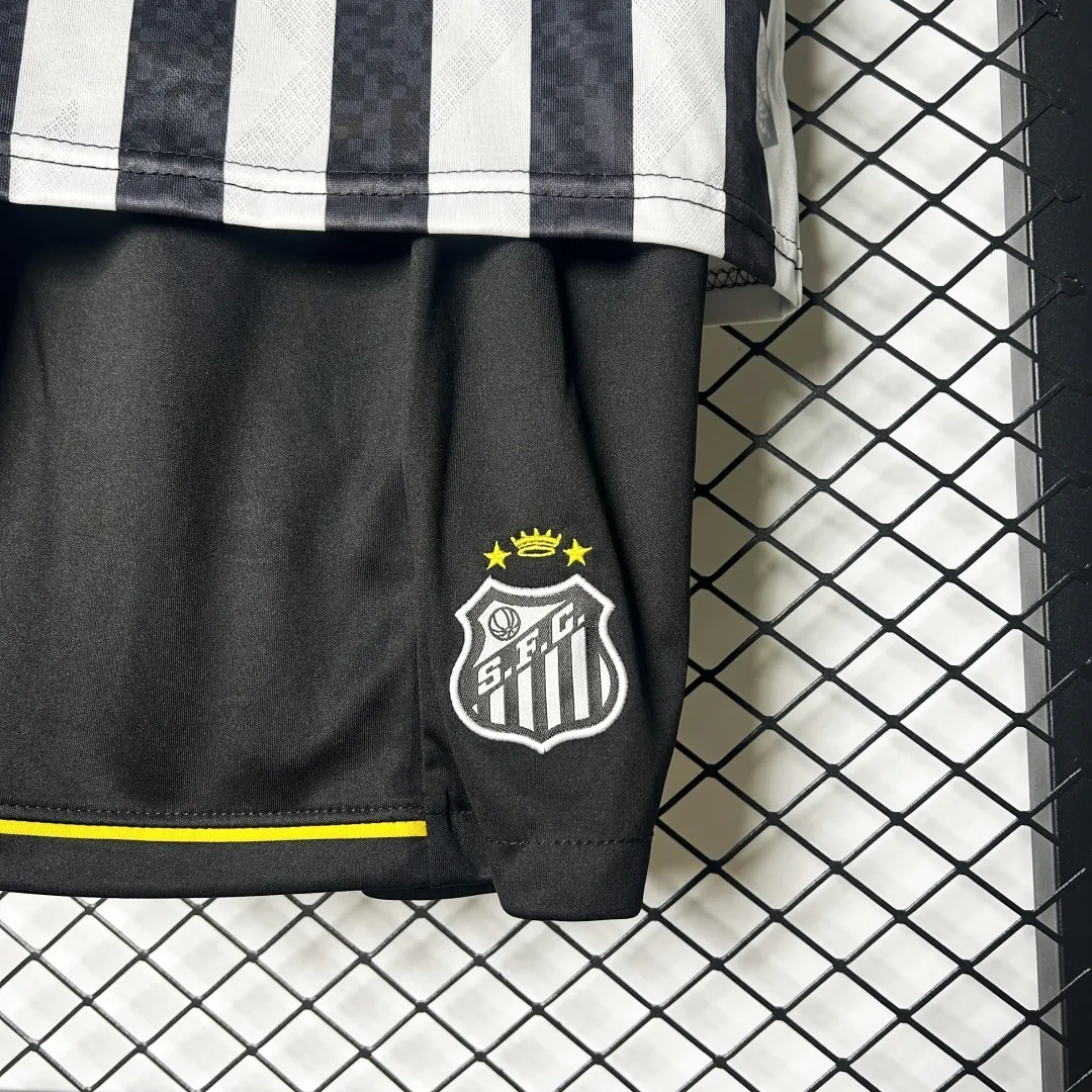 Umbro Santos FC Kids Kit - Image 5