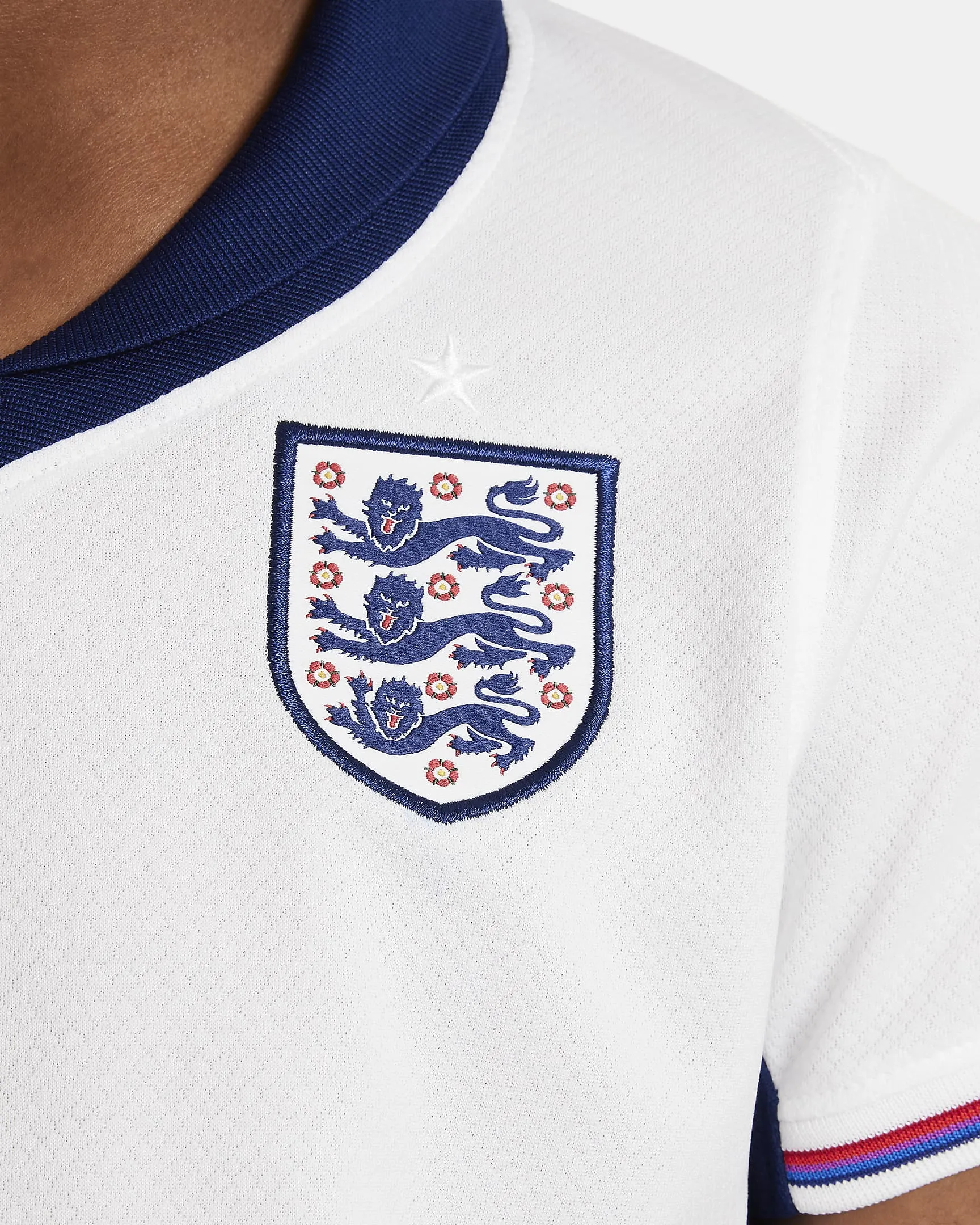 Nike England Kids Football Kit - Image 5