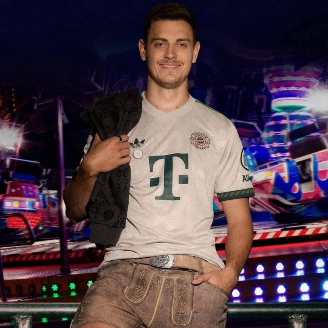 Bayern Munich Wiesn Jersey - Image 5
