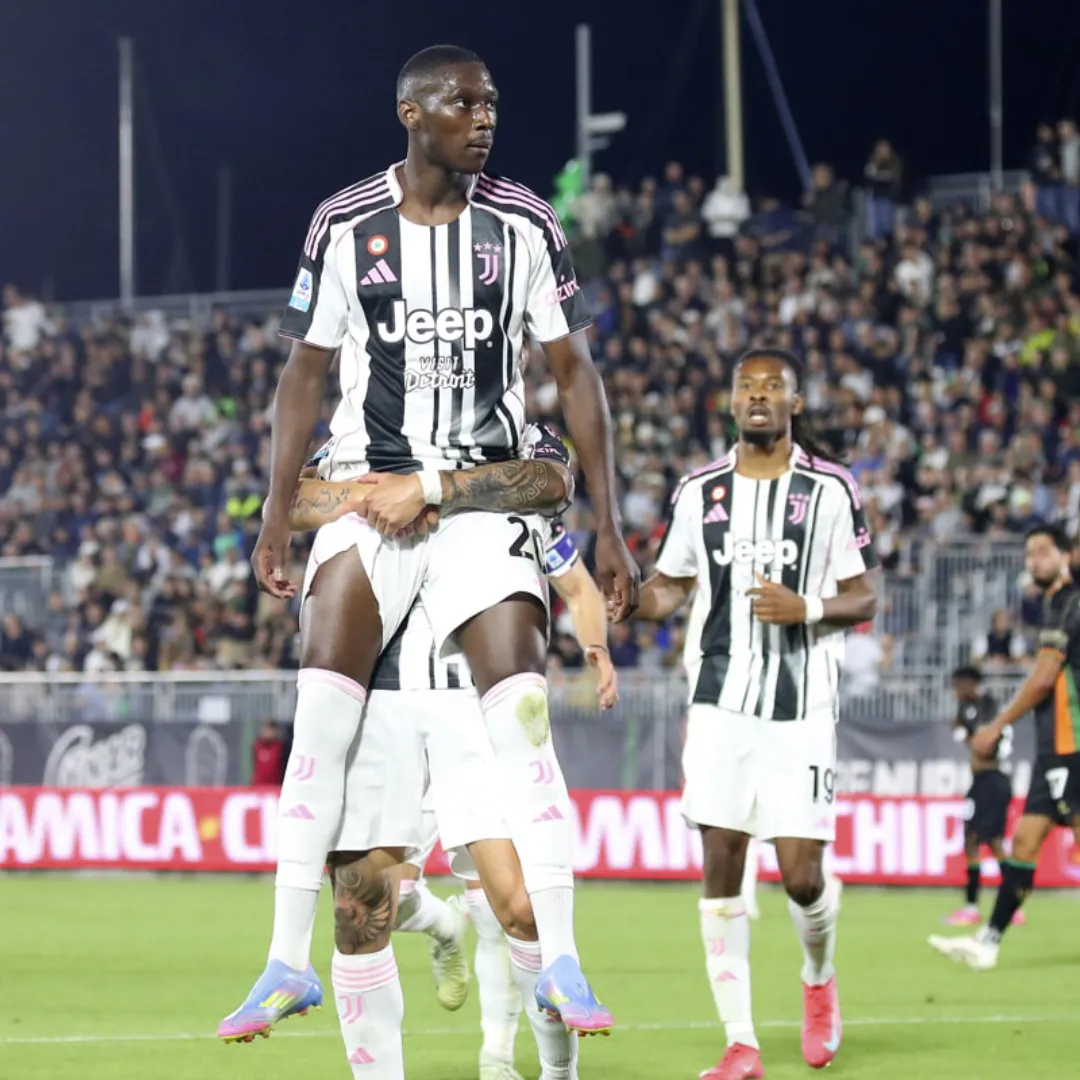 Juventus Home Football Jersey - Image 4