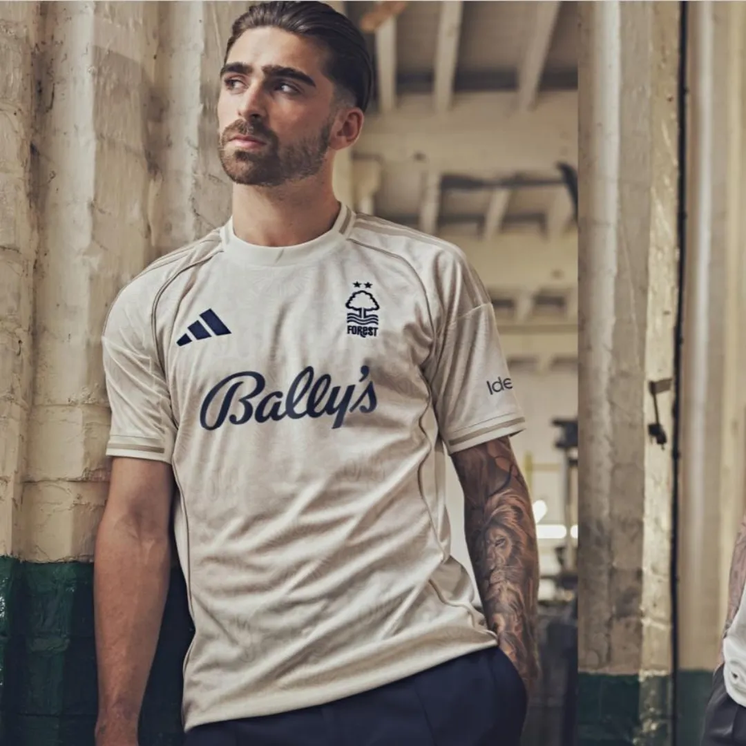 Nottingham Forest Away Jersey - Image 3