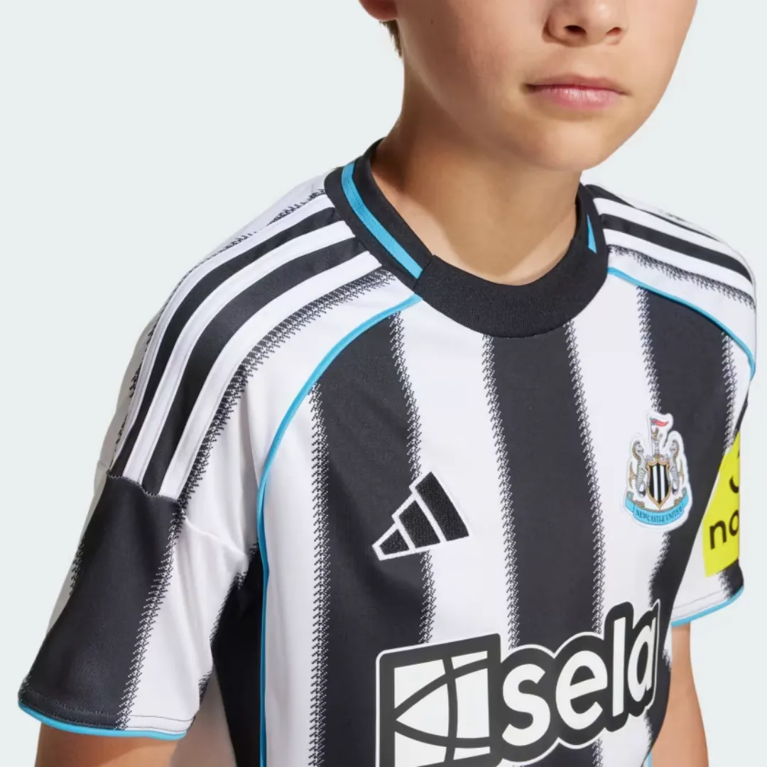 Newcastle United Youth Home Kit - Image 6