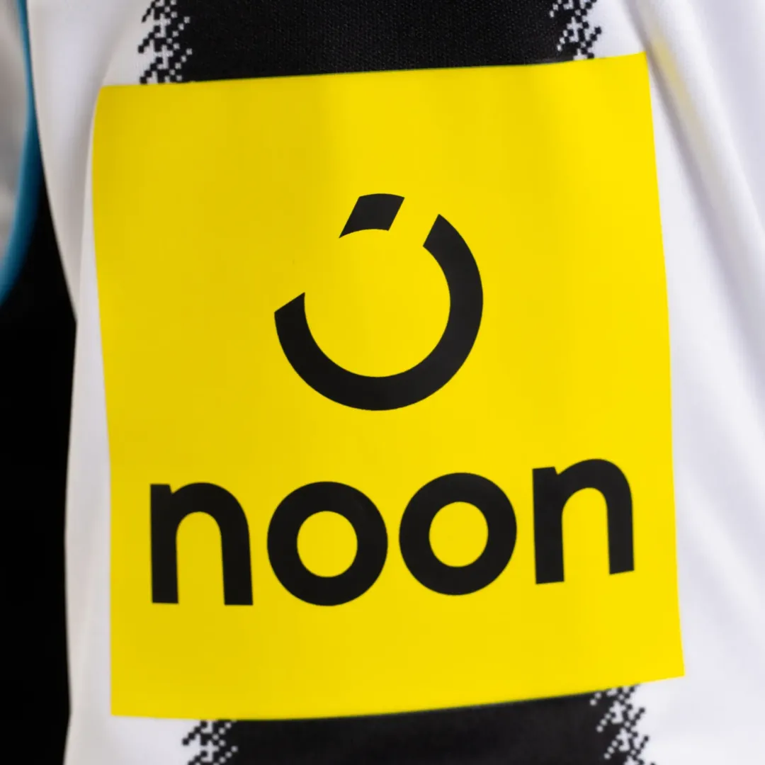 Newcastle United Youth Home Kit - Image 8