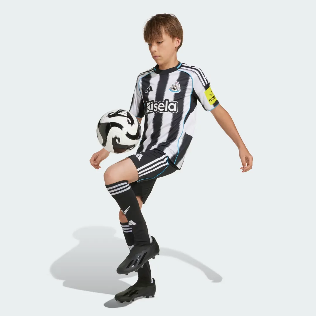 Newcastle United Youth Home Kit - Image 7