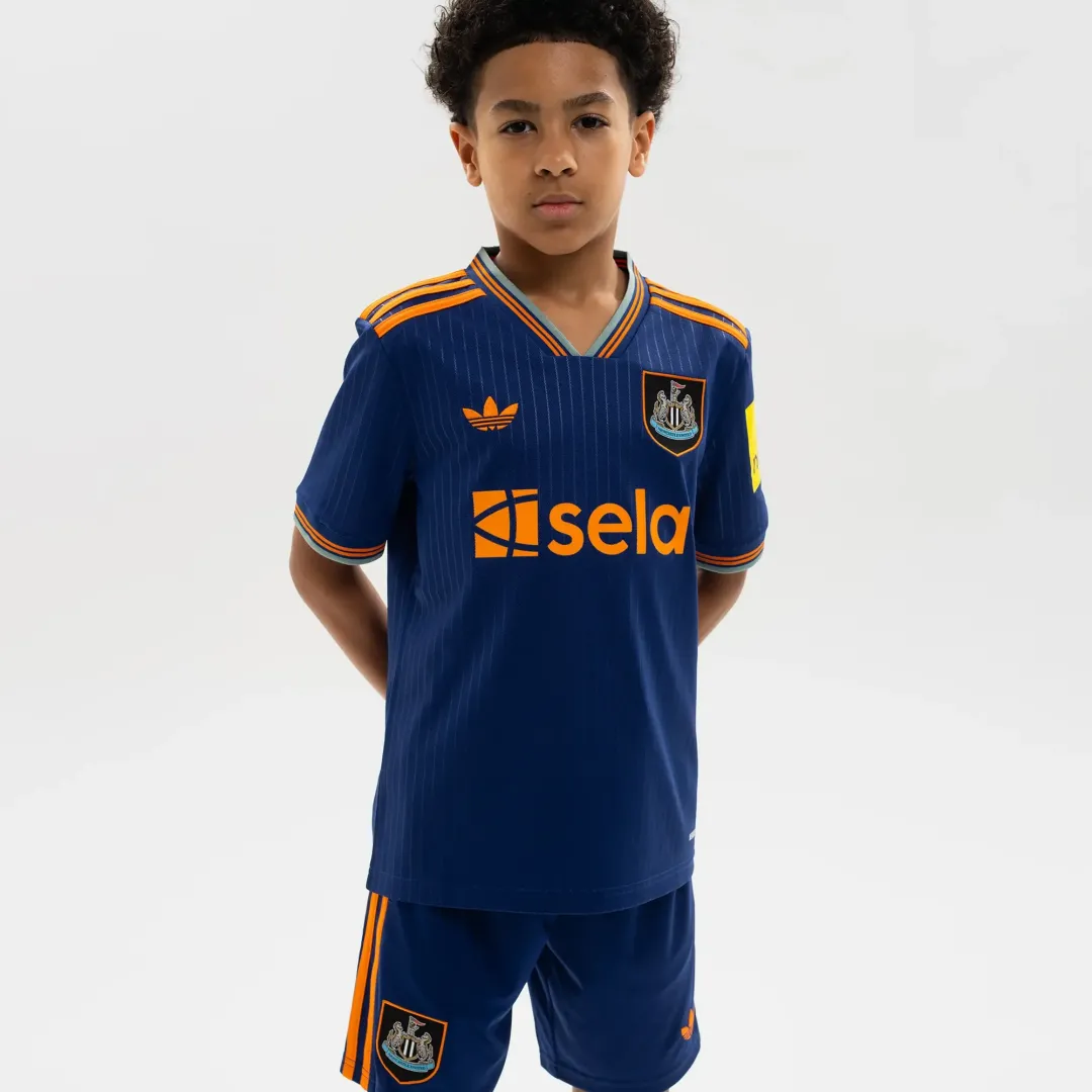Newcastle United Kids Soccer Kit - Image 3