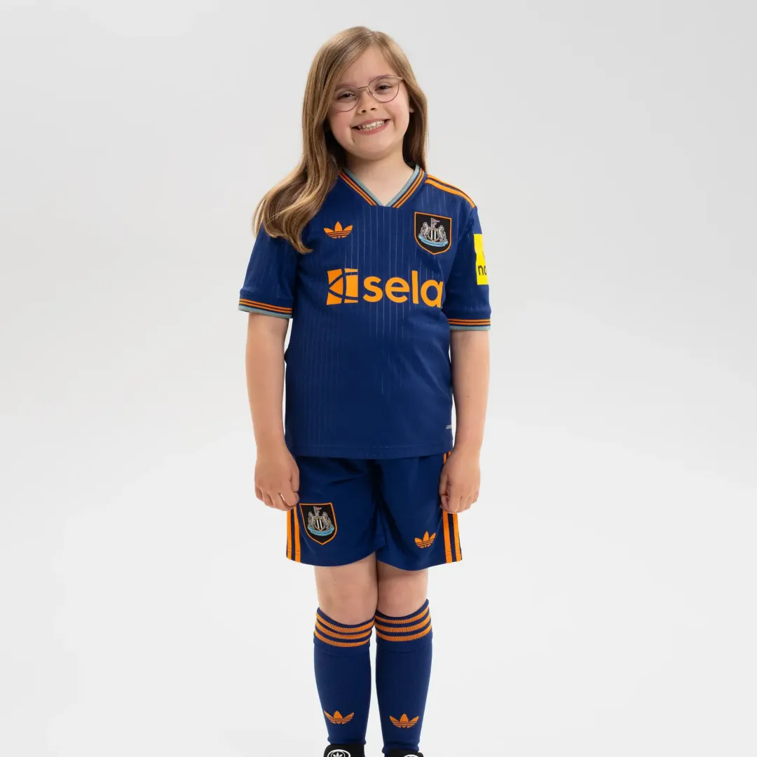 Newcastle United Kids Soccer Kit - Image 4