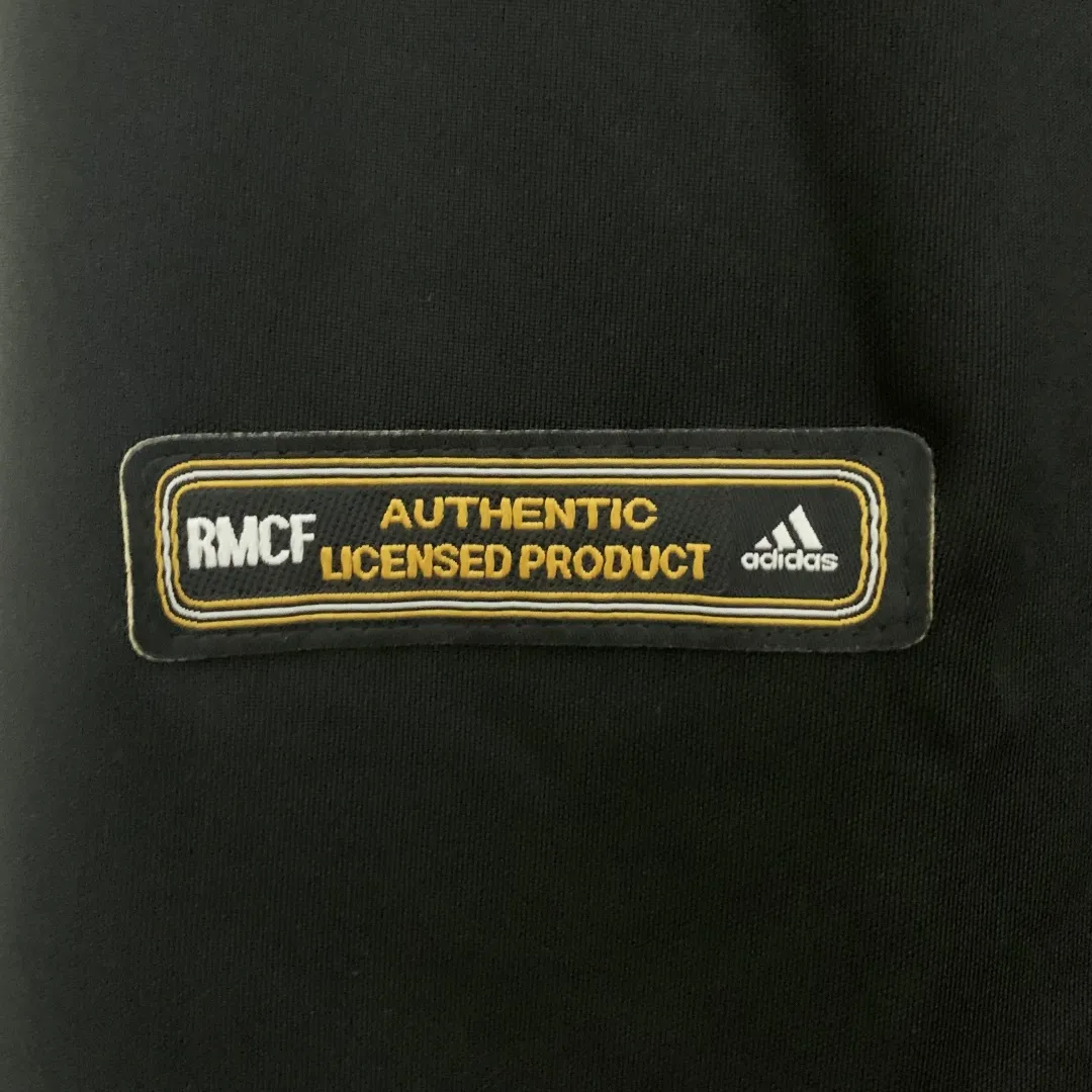 Retro Real Madrid Away Jersey 2001/02 - Image 7