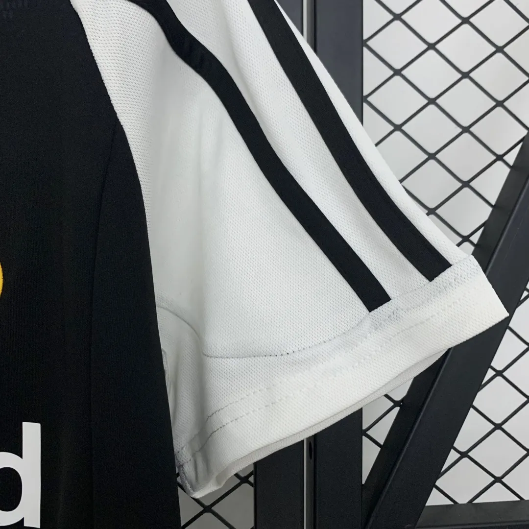 Retro Real Madrid Away Jersey 2001/02 - Image 8