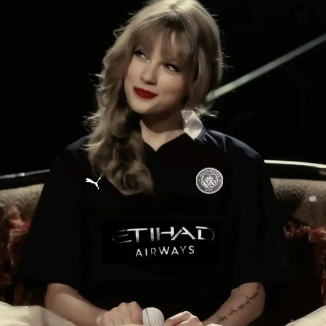 Manchester City Women Football Jersey - Image 3