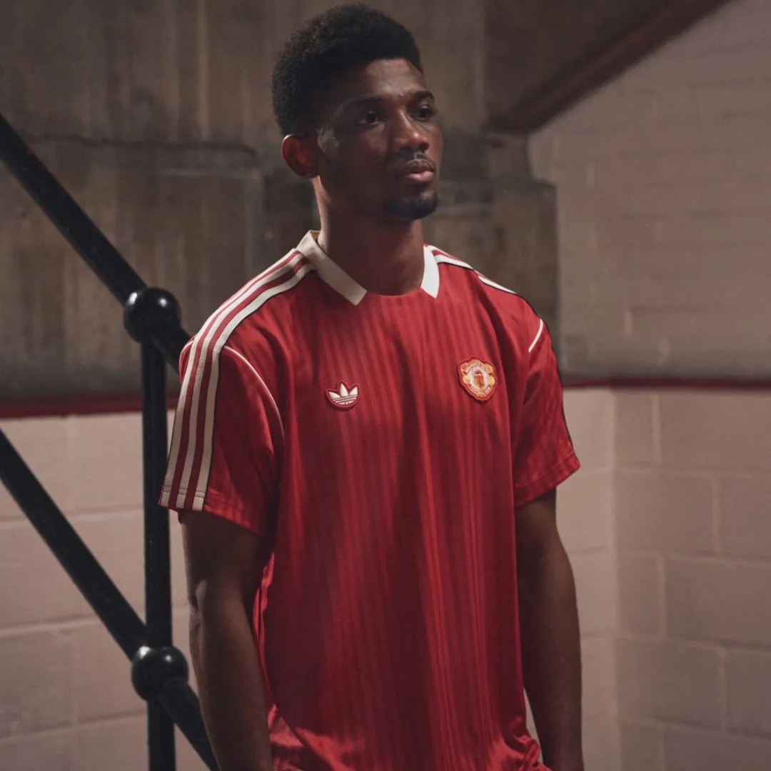 Manchester United Football Jersey - Image 3