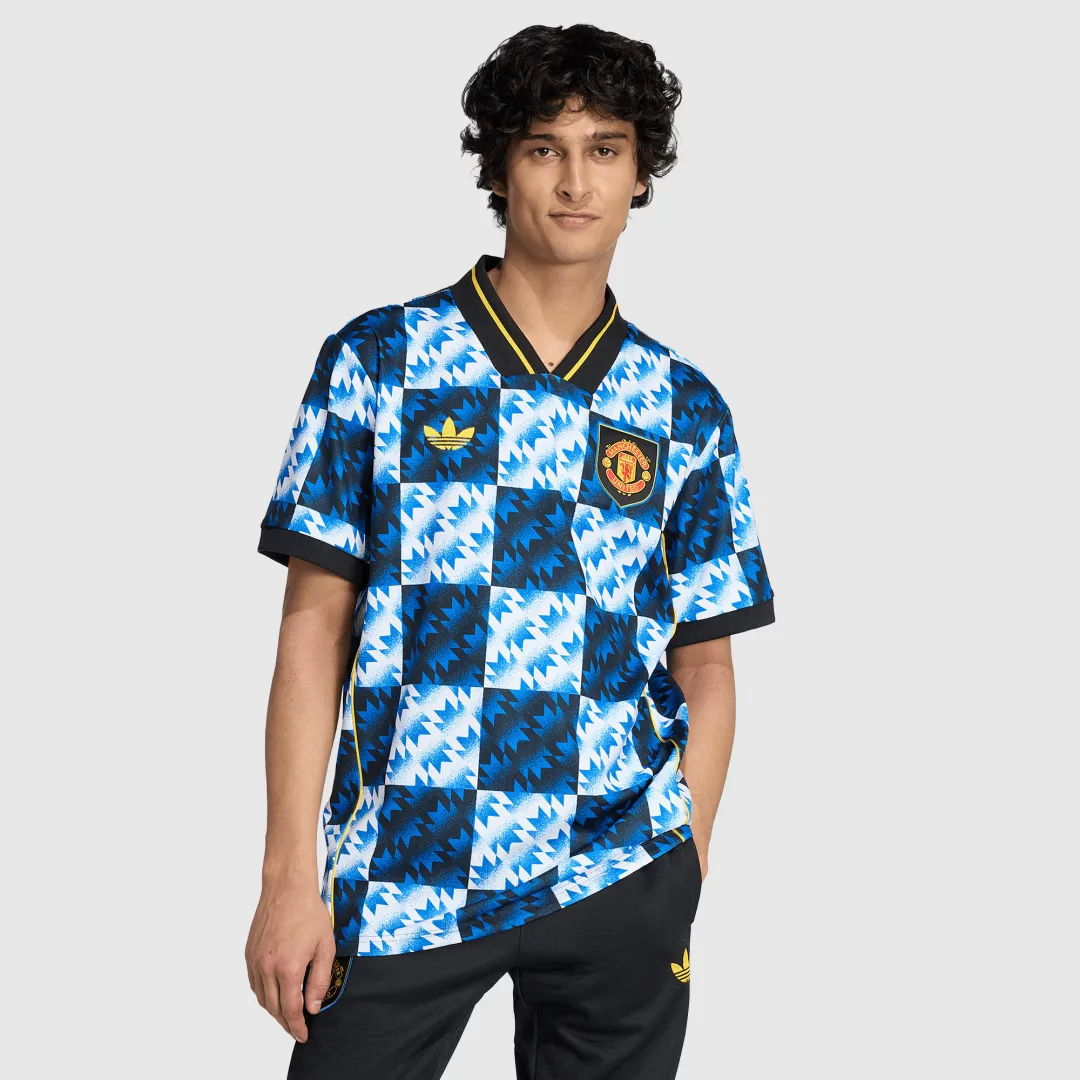 Manchester United Retro Soccer Jersey - Image 3