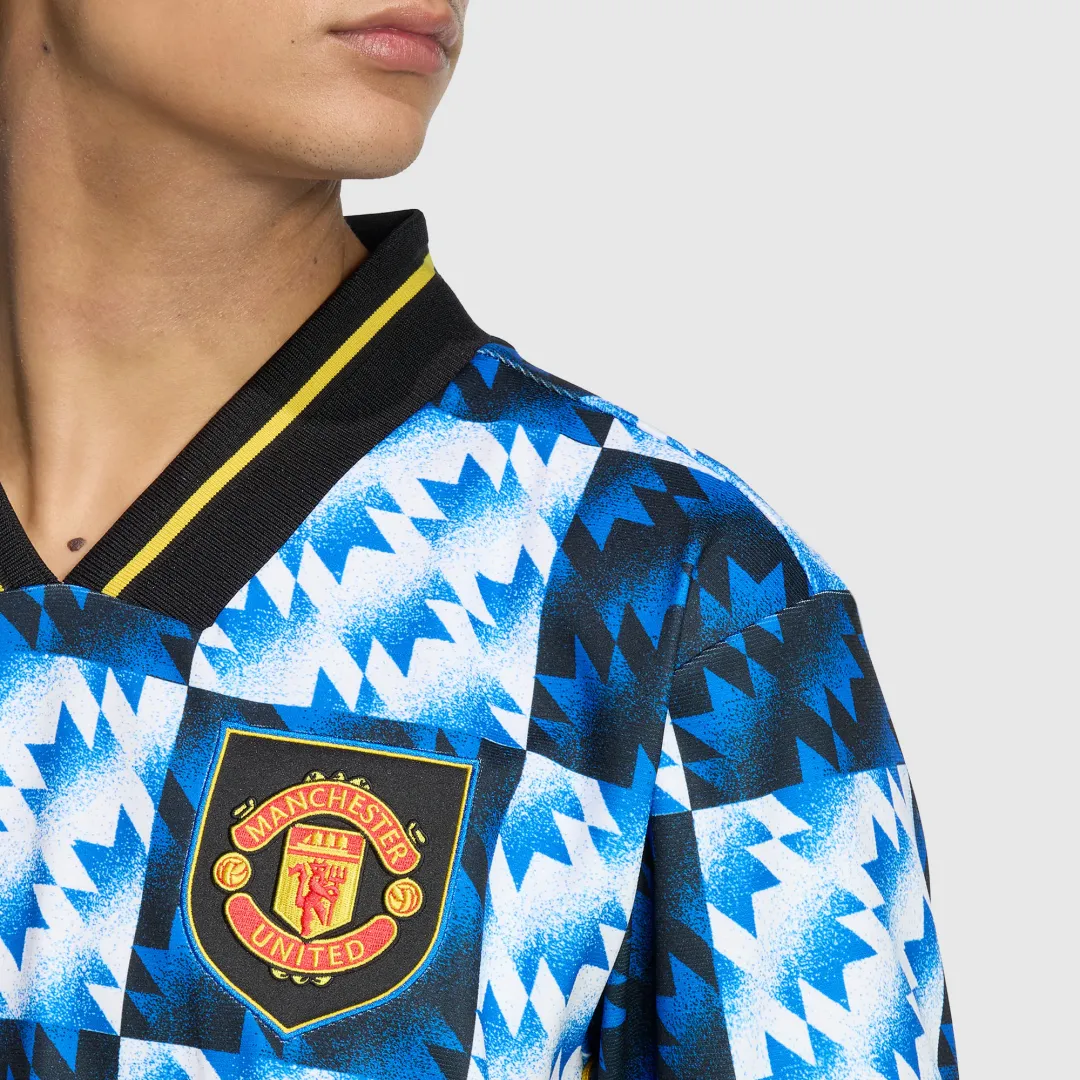 Manchester United Retro Soccer Jersey - Image 6