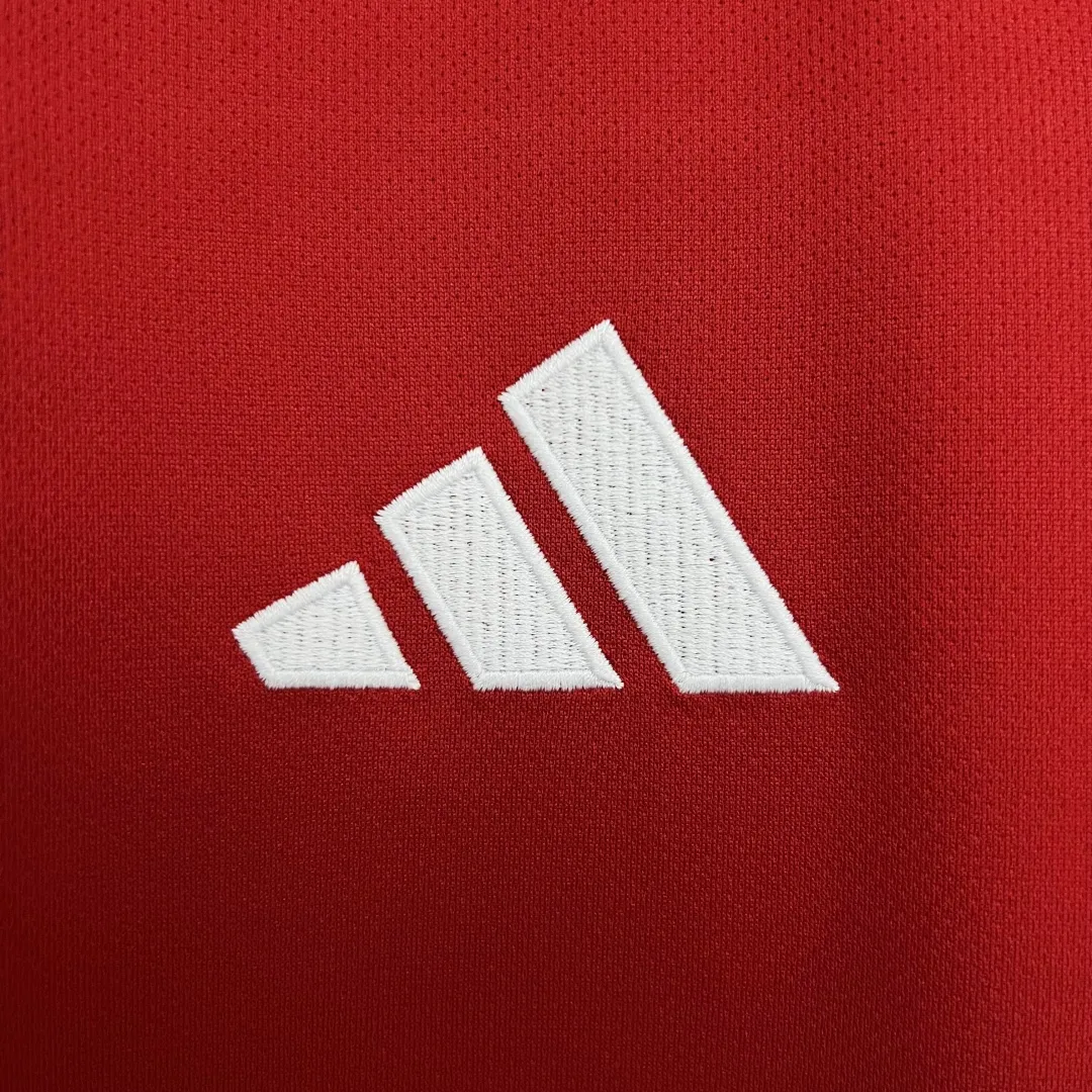 Manchester United Home Jersey - Image 5