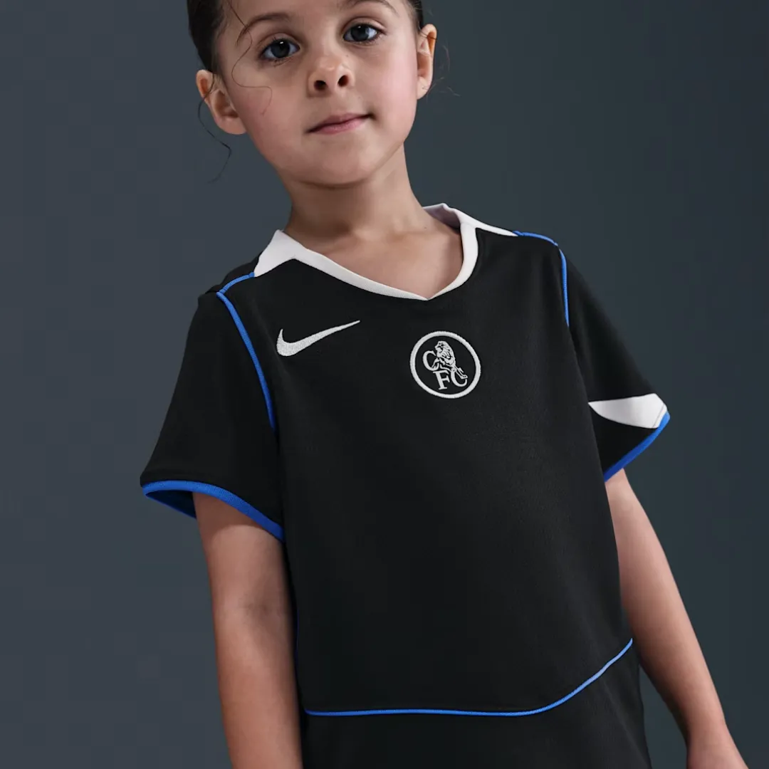 Chelsea Kids Youth Football Kit - Image 4