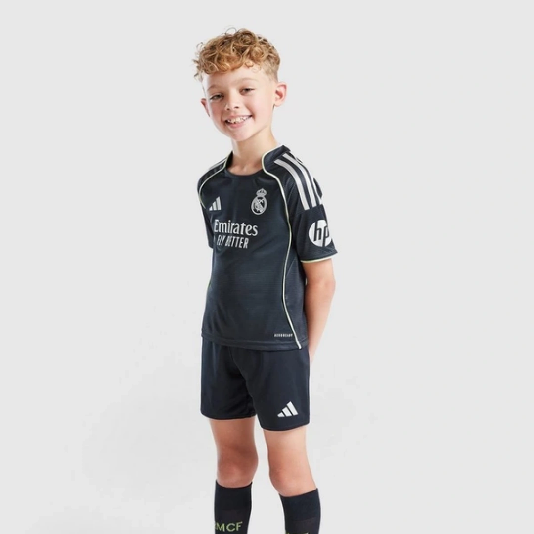 Alternative view of Real Madrid Kids Soccer Kit