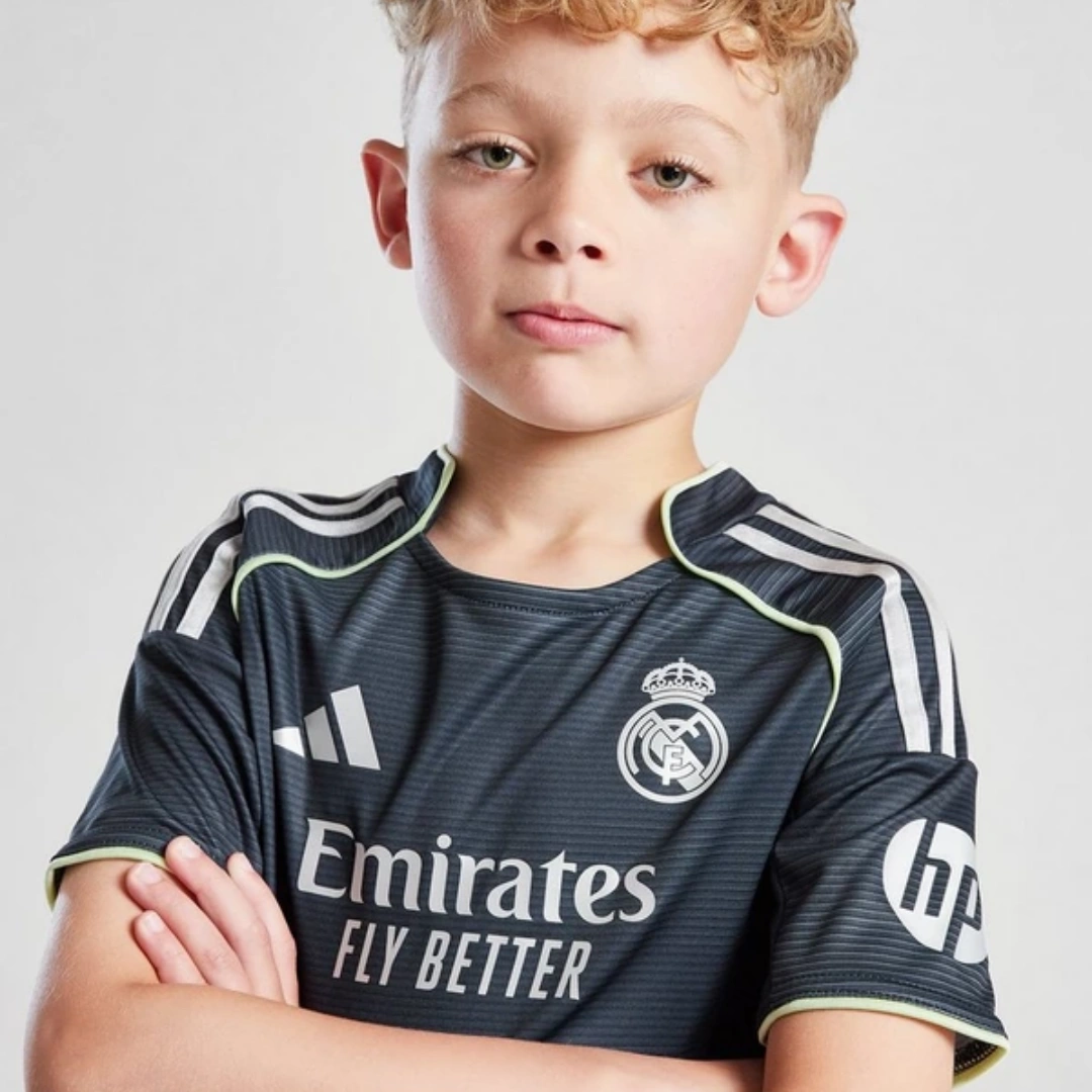 Real Madrid Kids Soccer Kit - Image 3